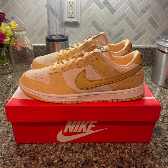 Nike Dunk Low LX - Picture 1 of 7